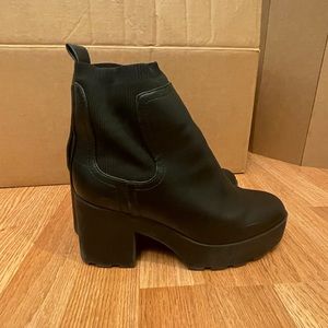 Forever 21, size 7, black platform boots